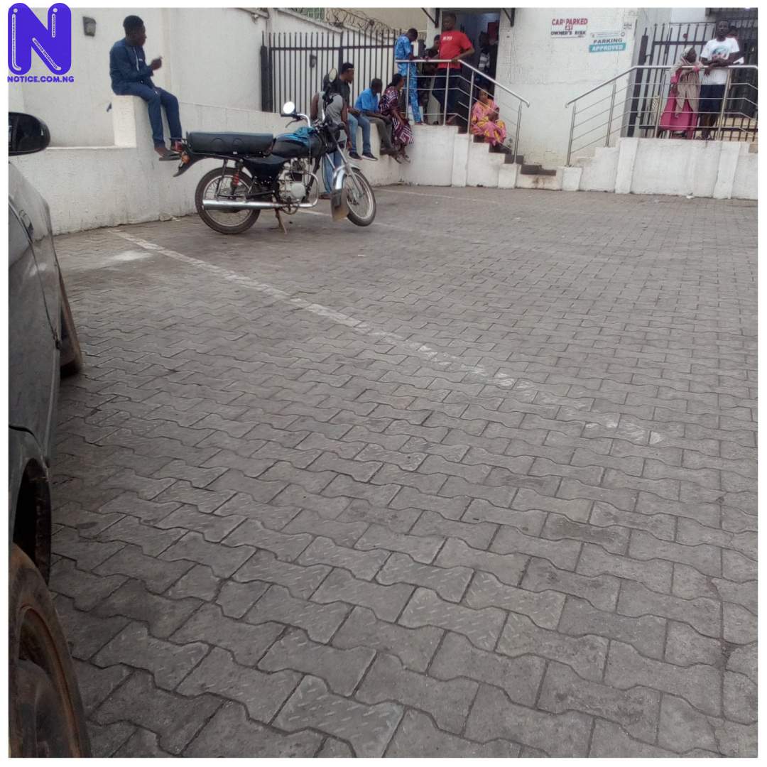 Anger, frustration in Ibadan as scarcity of new naira notes lingers COLLAGE-MAKER-28-JAN-2023-04