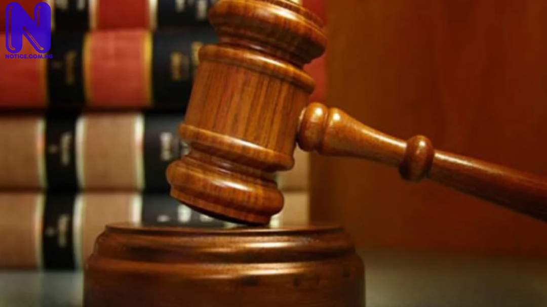 COURT-SYMBOL