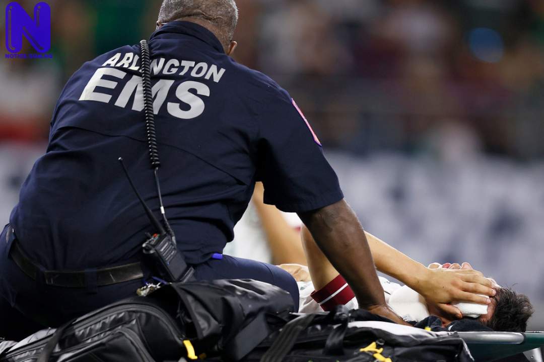 Napoli forward, Hirving Lozano in hospital after horror injury CROP-15558696