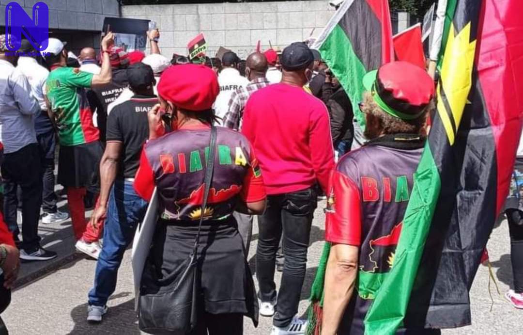 IPOB members in Ireland protest, submit petition against Buhari (PHOTOS) - Nnamdi Kanu DT16FNEL