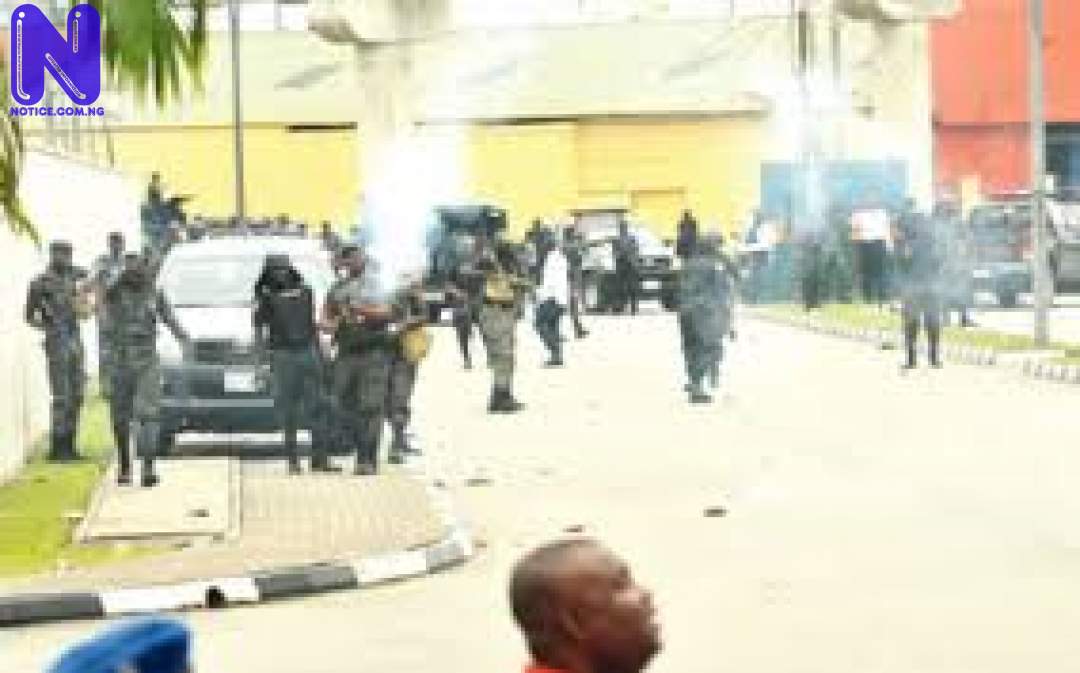 EKITI-ASSEMBLY-SHUT-DOWN-AS-SOLDIERS-RIOT-POLICEMEN-TAKE-OVER1