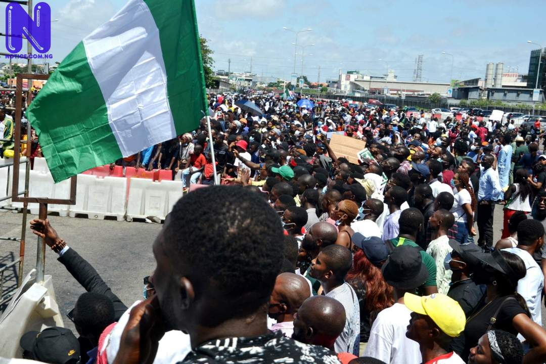 ENDSARS-PROTESTERS-AT-LEKKI-TOLL-GATE-IN-LAGOS-9-SCALED-1