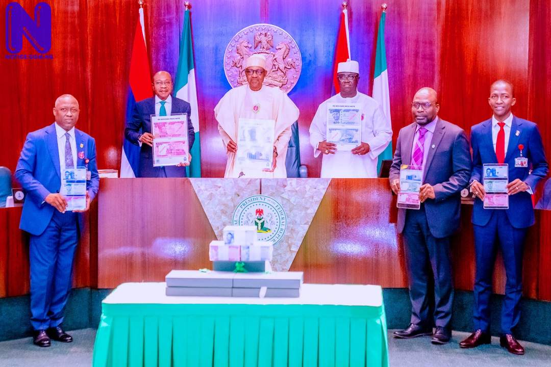 FG unveils redesigned naira notes to general public(PHOTOS) FIPAAIOXKAUJGHU-354646