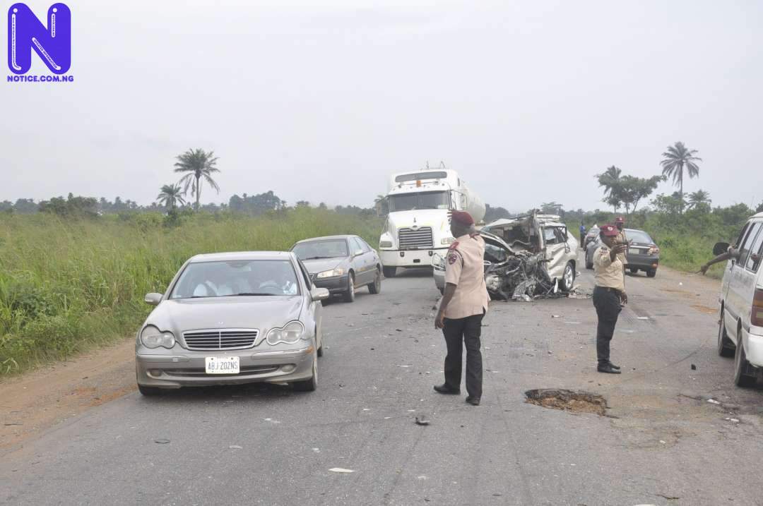 Auto crash claims three, injures 12 in Edo FRSC-OFFICIALS-CONTROLING-TRAFFIC-AT-THE-ACCIDENT-SCENE