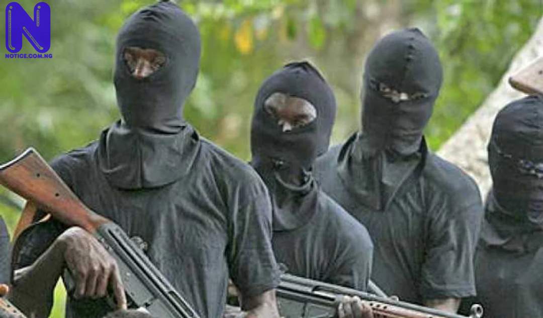 GUNMEN1-1