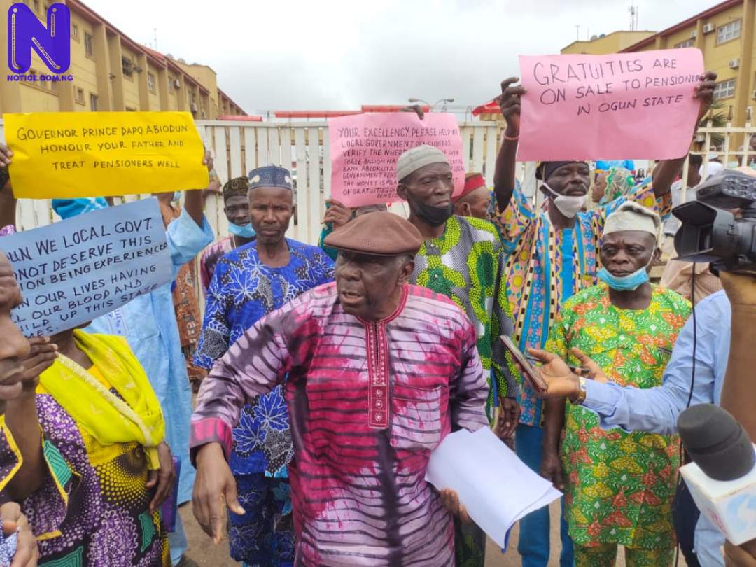 Ogun Government locks out pensioners, civil servants, corpers during protest (VIDEO) IMG-20210922-WA0015153506
