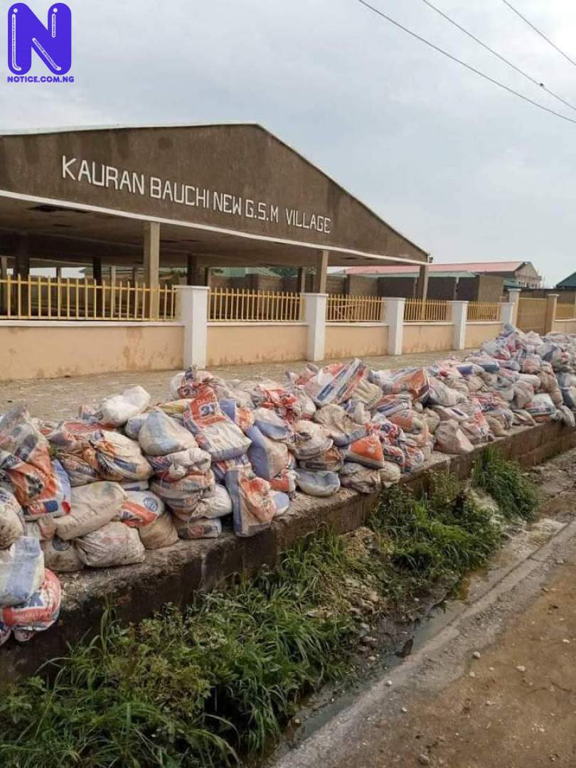Phones sellers kick as Bauchi Government demolishes, relocates them to new GSM market IMG-20211013-WA001792573
