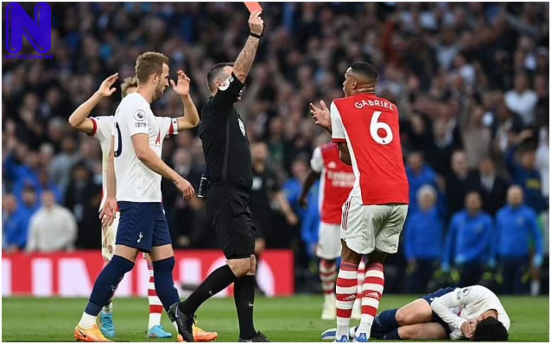 Ex-EPL referee, Mark Clattenburg delivers verdict on penalty, red card during Arsenal, Tottenham clash PJIMAGE-29192275