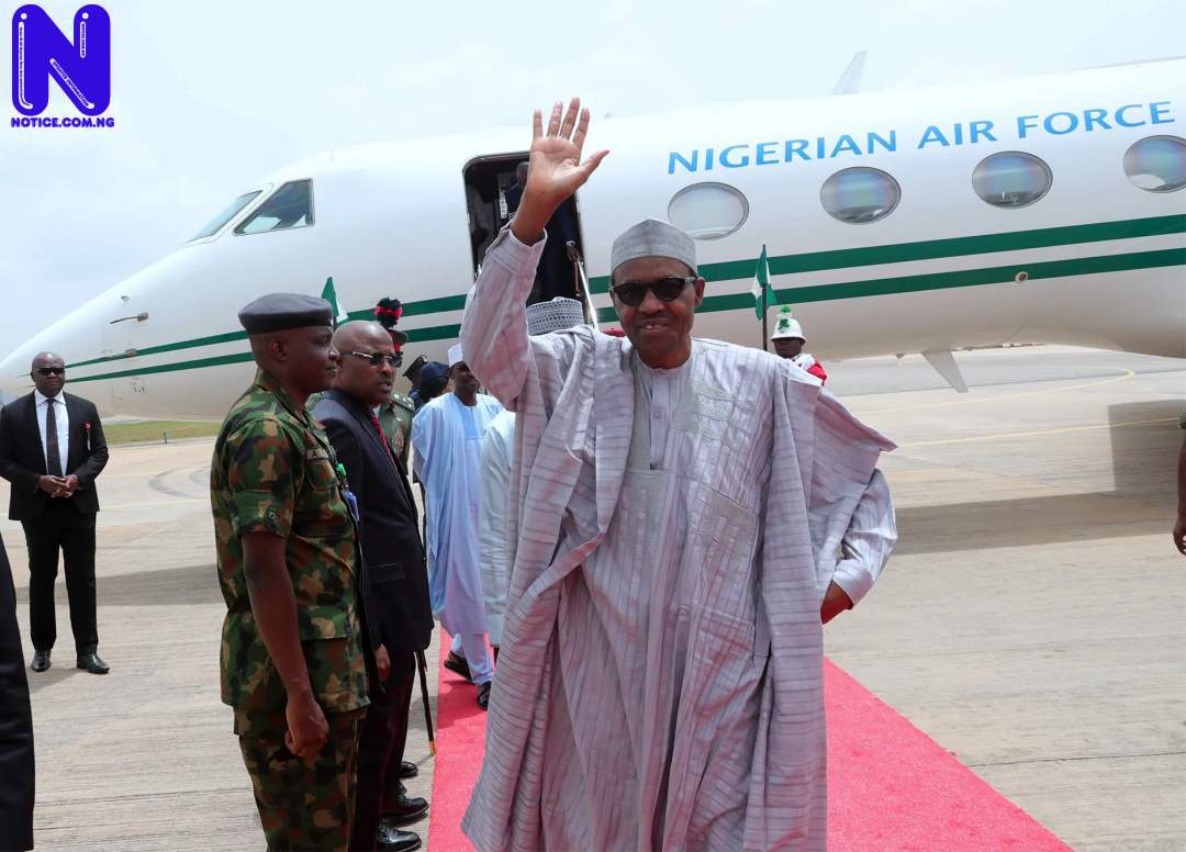 PRESIDENT-BUHARI-RETURNS-FROM-KATSINA-5