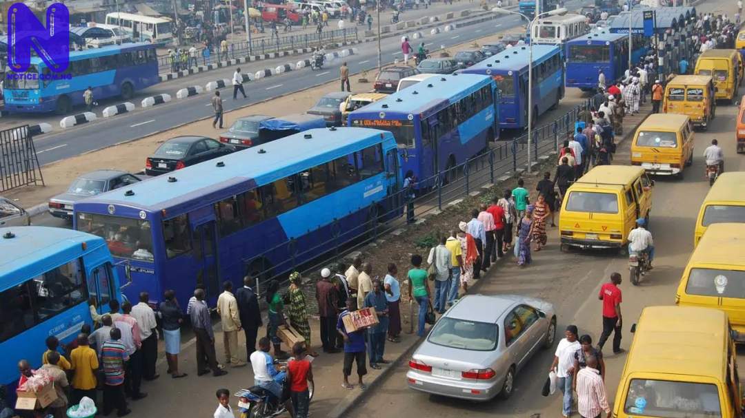 QUEUES-AT-BRT
