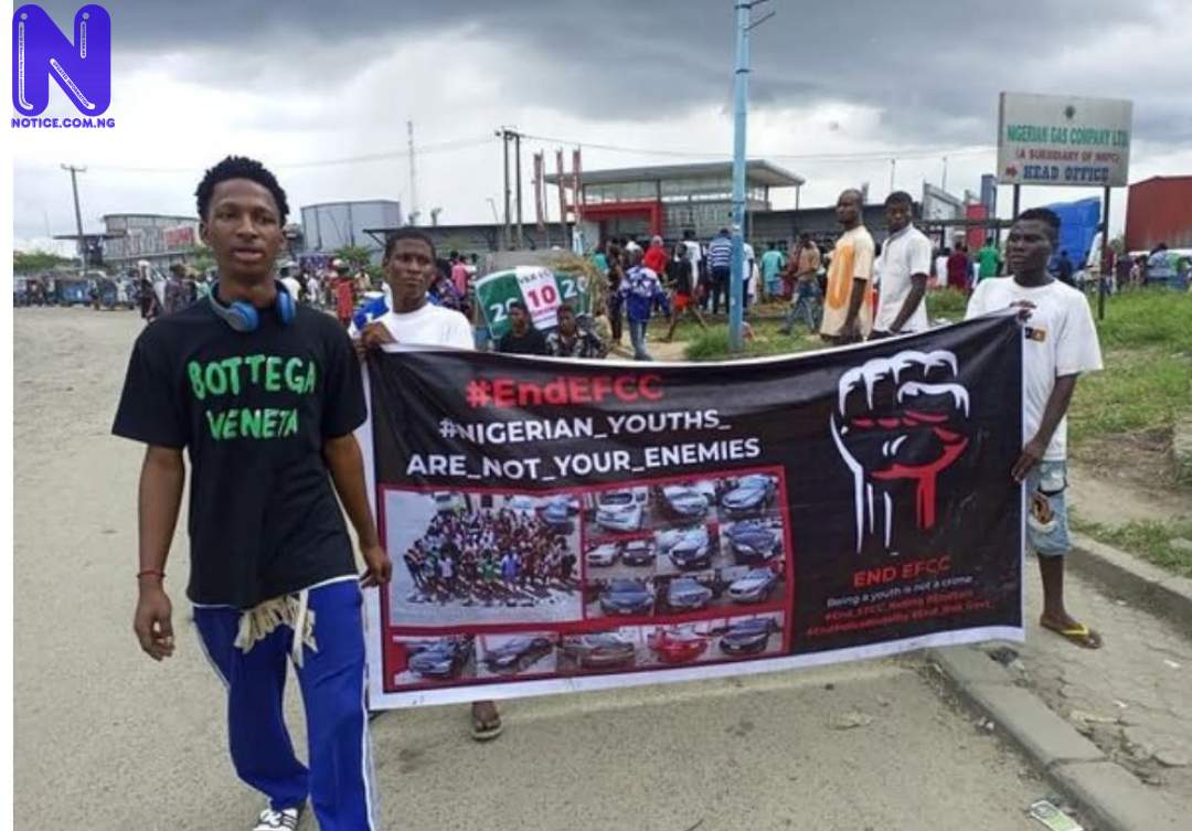 One shot dead as suspected internet fraudsters protest against EFCC in Delta SCREENSHOT 20221004-17231794561