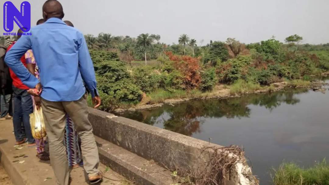 VEHICLE-PLUNGES-INTO-OSUN-RIVER