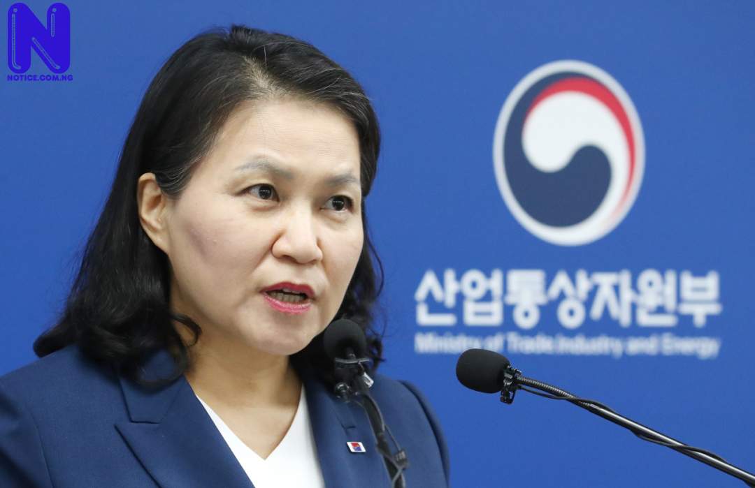 YOO-MYUNG-HEE